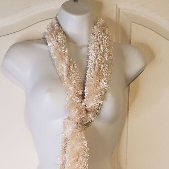 Cajon Fluffy Soft Scarf - Picture 2 of 2